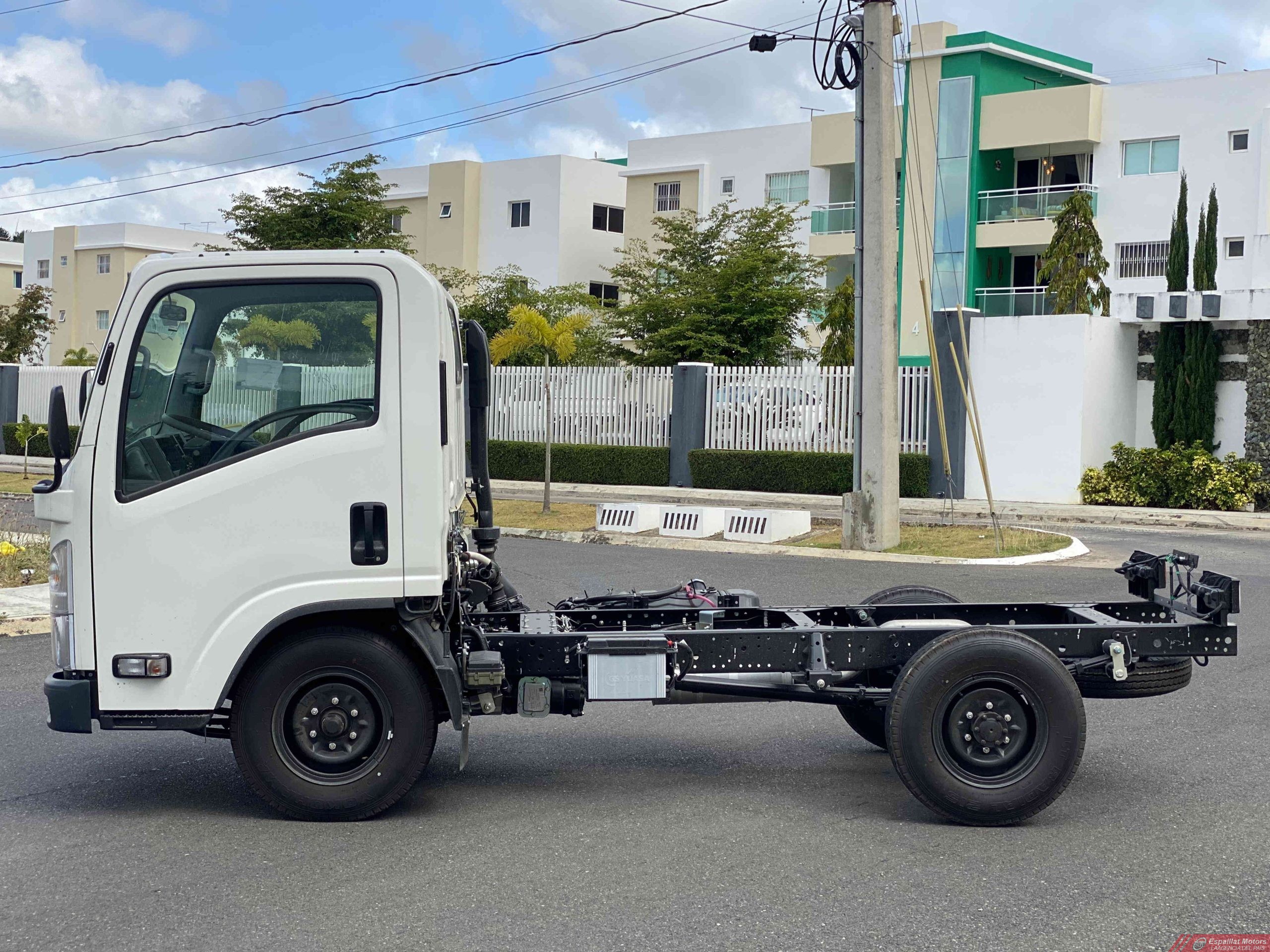 Isuzu Camión 10 Ft Qlr 2024 Espaillat Motors